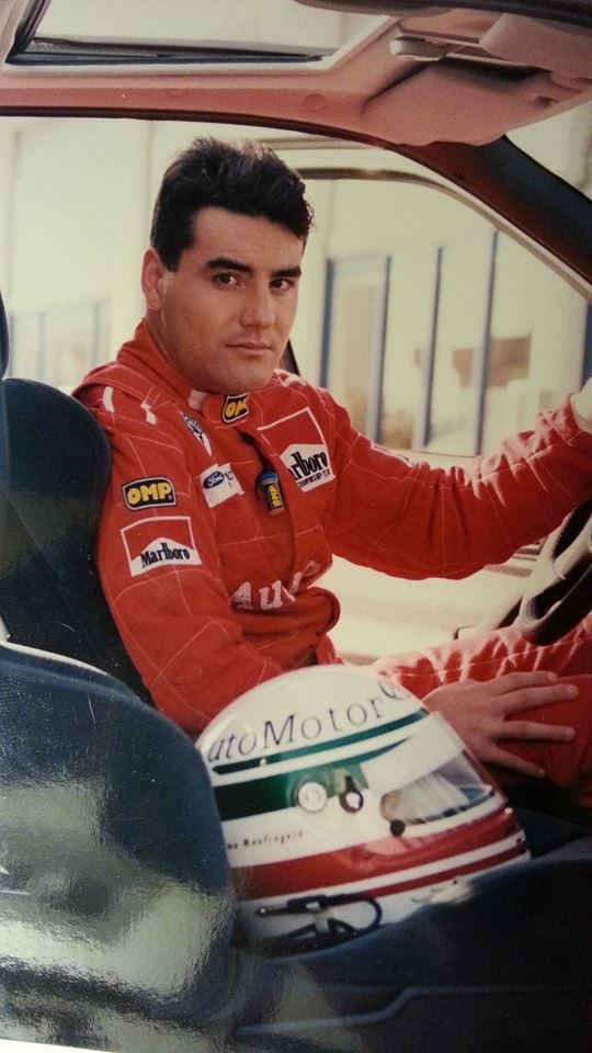 massimo_manfregola_pilota_automobilistico_tuta_rossa_ford_escort_1989