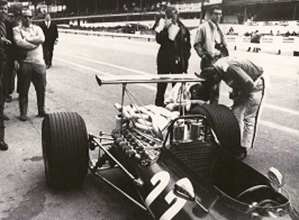 La Ferrari 312 F1-68 di Amon in occasione del GP del Belgio. Fu la prima gara in cui una vettura di F.1 venne equipaggiata con un profilo alare 
