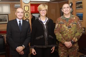 Il ministro della Difesa Roberta Pinotti a Kabul