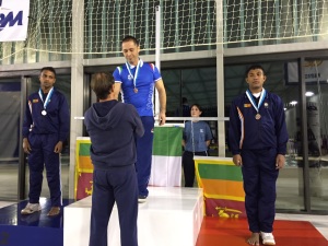 La premiazione del maresciallo Giovanni Giovanni Dati vincitore della finale dei 100 stile libero