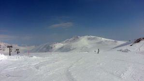 Le piste di Campo Imperatore il 20 marzo scorso con lo sfondo del Monte Scindarella