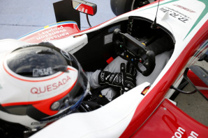 Felix Rosenqvist seduto nell'abitacolo della sua Dallara della scuderia Prema