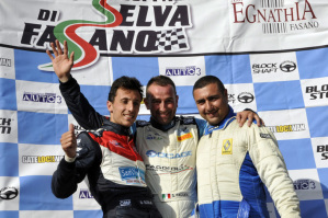 Il podio della Fasano-Selva con Simone Faggioli al centro, vittorioso fra i due diretti concorrenti
