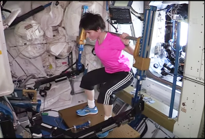 I suoi allenamenti fisici durante la sua permanenza nello spazio