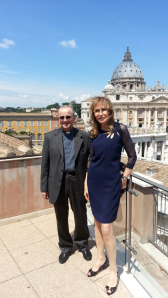 Il monsignor Franco Perazzolo e l'attrice Maria Pia Ruspoli