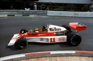 James Hunt a Montecarlo nel 1976 con la McLaren M23