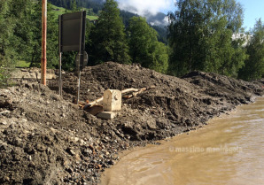 Il cippo che segnava la linea di confine sulla vecchia dogana fra Italia e Austria