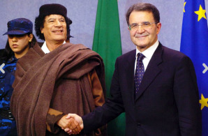 2004, Gheddafi e Romano Prodi, presidente della Commissione europea