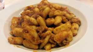 Gnocchi al ragù di carne mista