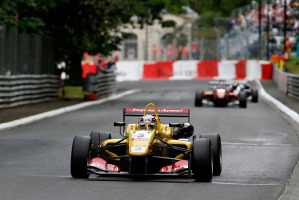 Antonio Giovinazzi vittorioso sul circuito di Pau