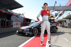 Antonio Giovinazzi nella pit lane di Mosca con la tuta ufficiale Audi