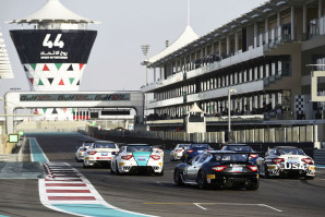 Partenza di gara-2 sul tracciato Yas Marina di Abu Dhab