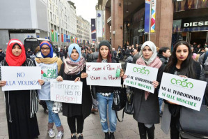 ragazze_musulmane_no_guerra_si_moschee