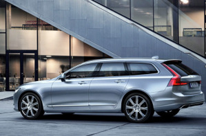 Le forme eleganti, lussuose ed opulente della nuova Volvo V90 station wagon