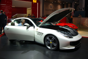 ferrari_GTC4Lusso_bianca_72