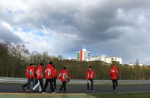 La squadra Prema durante un sopralluogo sul circuito tedesco