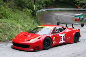 Il foggiano Lucio Peruggini su Ferrari 458