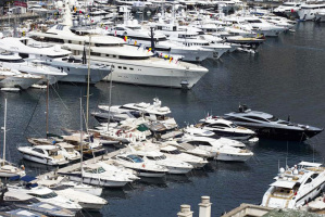 Una suggestiva fotografia del porto turistico di Montecarlo