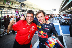 Angelo Rosin, team manager della Prema, con il neio campione della Gp2 Pierre Gasly