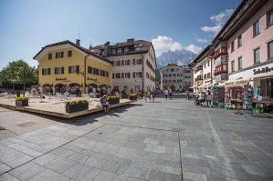 La Piazza del centro storico di San candido 