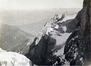 La panoramica veduta dell'abitato di Sesto dal passo della Sentinella sul versante che volge sulla Val Fiscalina