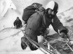 Maestri ipegnato nell'ascensione della spedizione del Cerro Torre del 1970