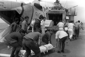 Il recupero delle salme sparse nello specchio di mare di Ustica