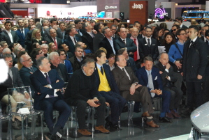 Una immagine del Salone di Ginevra del 2016, in occasione della presentazione della Maserati Levante, con una prima fila di personaggi di spicco del mondo dell'automobile (ph.Manfregola)