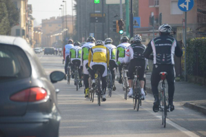 Capita spesso che vi siano gruppi di ciclisti indisciplinati che mettono a rischio la loro incolumità sulle nostre strade, soprattutto quelle extraurbane.