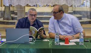 Nel simposio allestito nella Chiesa di Santa Maria Assunta di Terravecchia a Pietramontecorvino, il professor Stefano De Mieri e don Gaetano Schiraldi, esperto di storia locale e promotore di una serie di appuntamenti con l'arte e la storia della cultura dei Monti Dauni